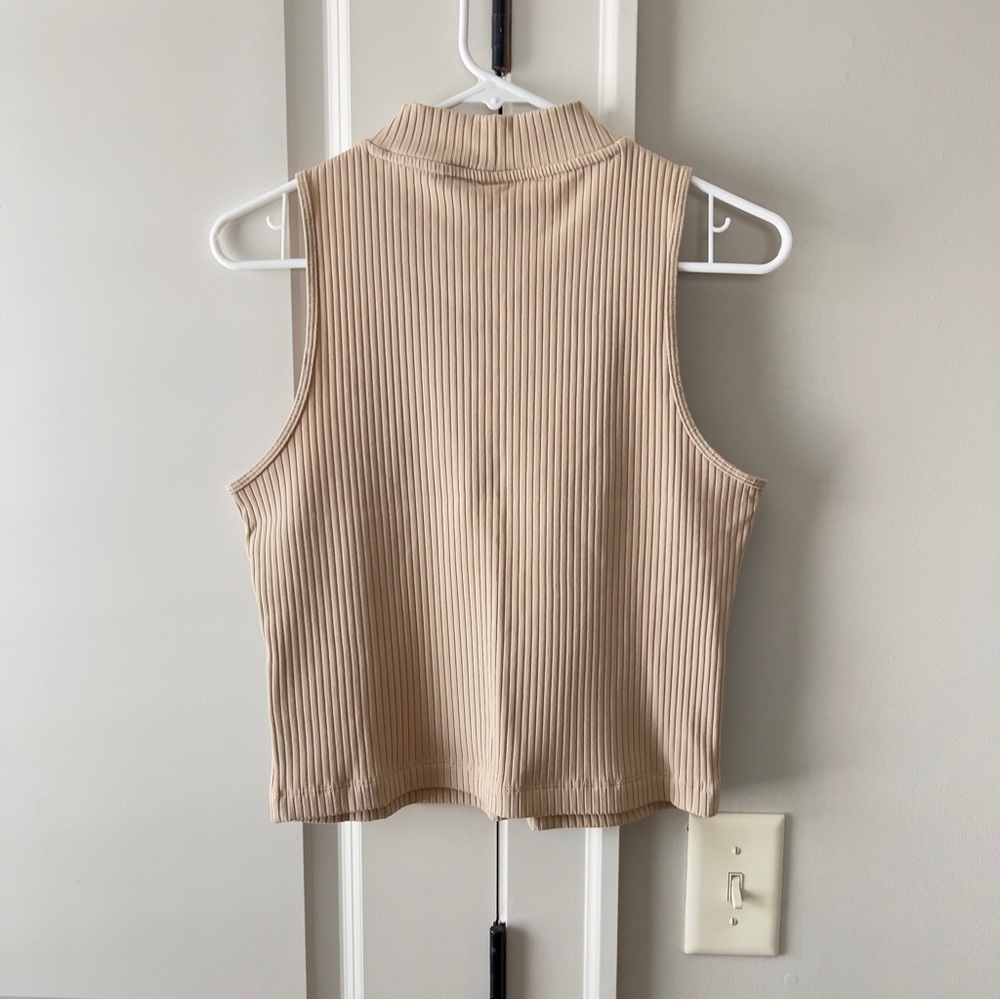 Old Navy Sleeveless Ribbed Tan Cropped Fitted Tank Top NWT Women's Size M - Picture 2 of 8